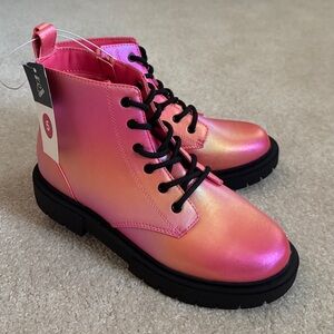 Art Class Kayden/Pink Metallic Boots 🩷🧡💛🩵💚